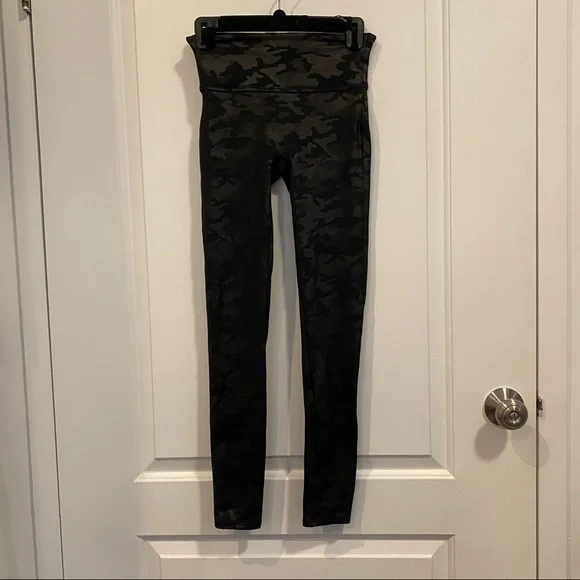Spanx Faux Leather Camo Leggings - Picture 6 of 7